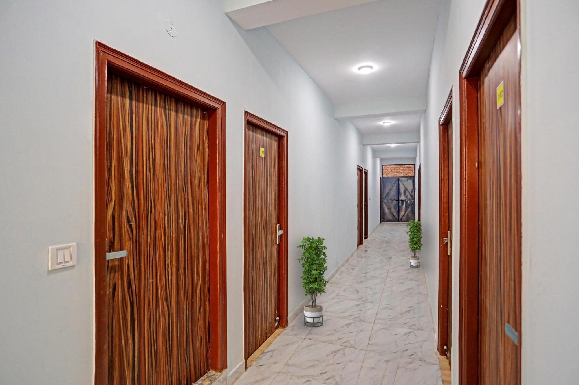 Hotel O Surya Gold Guest House Najafgarh المظهر الخارجي الصورة